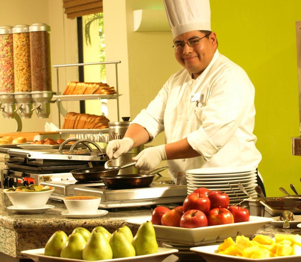 Courtyard By Marriott San Salvador Hotel Bagian luar foto
