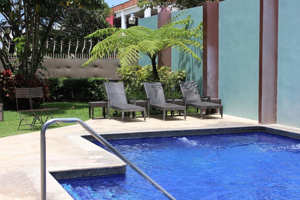 Courtyard By Marriott San Salvador Hotel Bagian luar foto