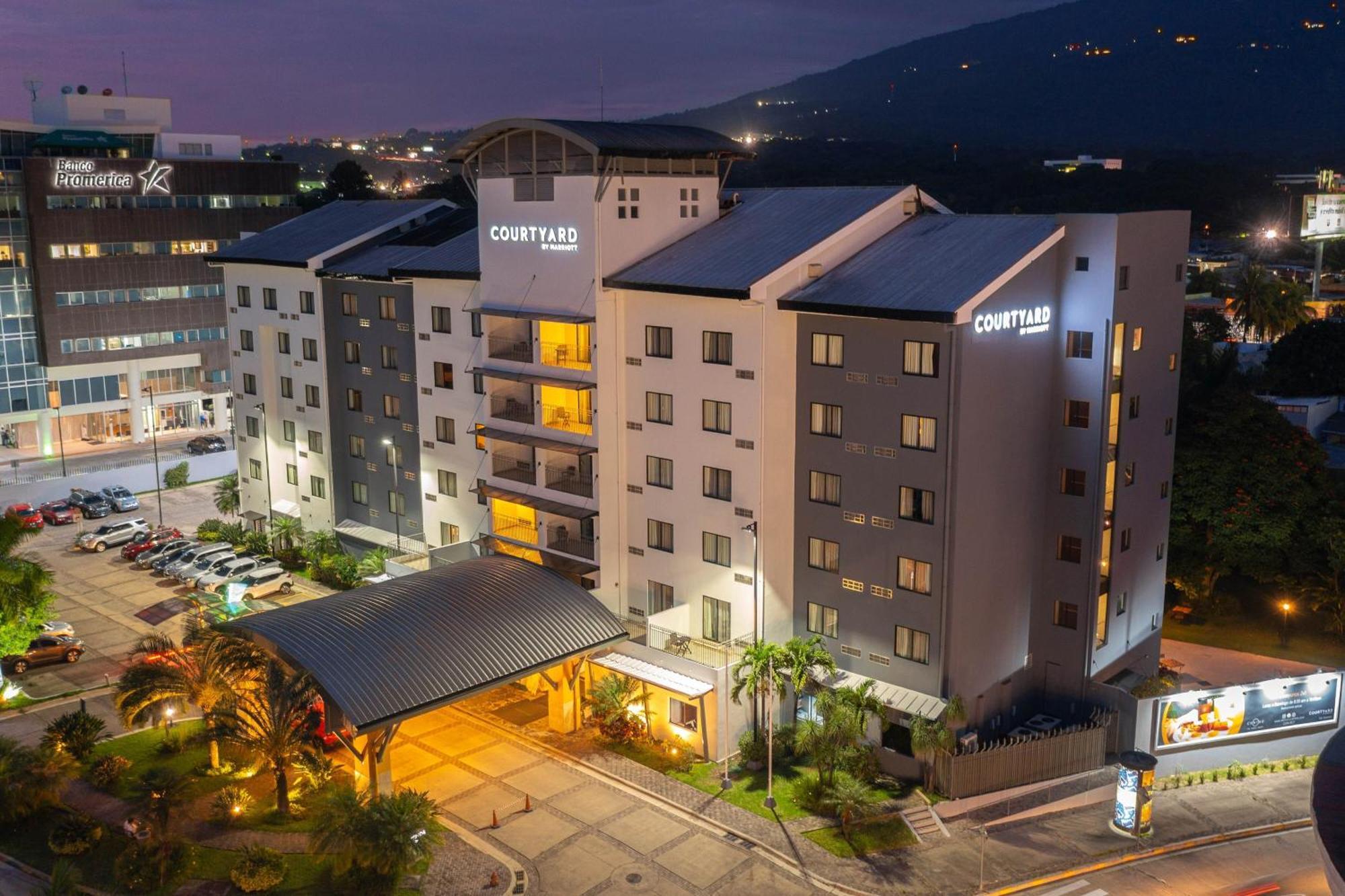 Courtyard By Marriott San Salvador Hotel Bagian luar foto