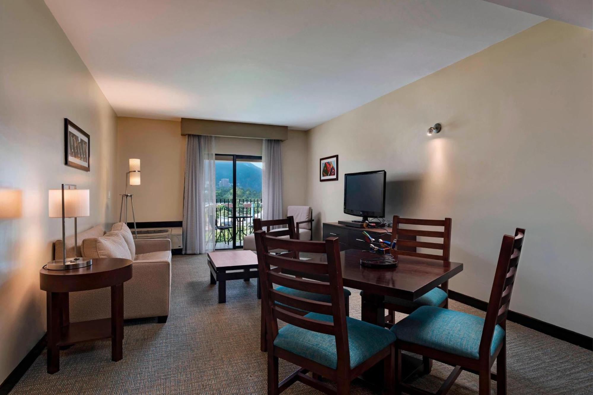 Courtyard By Marriott San Salvador Hotel Bagian luar foto