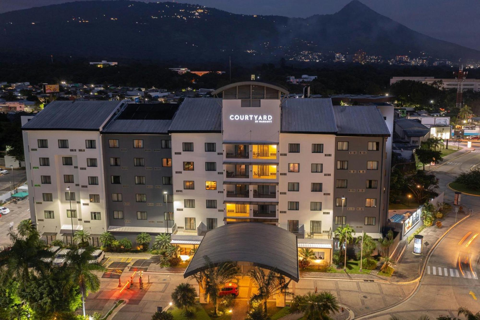 Courtyard By Marriott San Salvador Hotel Bagian luar foto