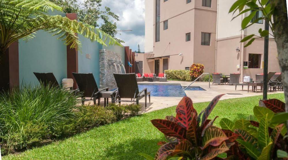 Courtyard By Marriott San Salvador Hotel Bagian luar foto